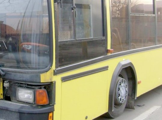 A intrat în coliziune cu un autobuz, pe Mihai Viteazu